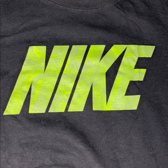 Nike tee - Picture 1 of 4